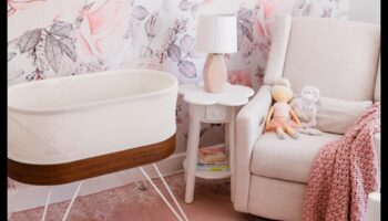 أزهار كذاب: ديكور حضانة زهري مرح مع وضع الصحة في الاعتبار