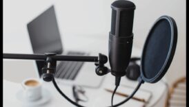 جنة البودكاست: الإلكترونيات الأساسية لإنشاء استوديو تسجيل منزلي