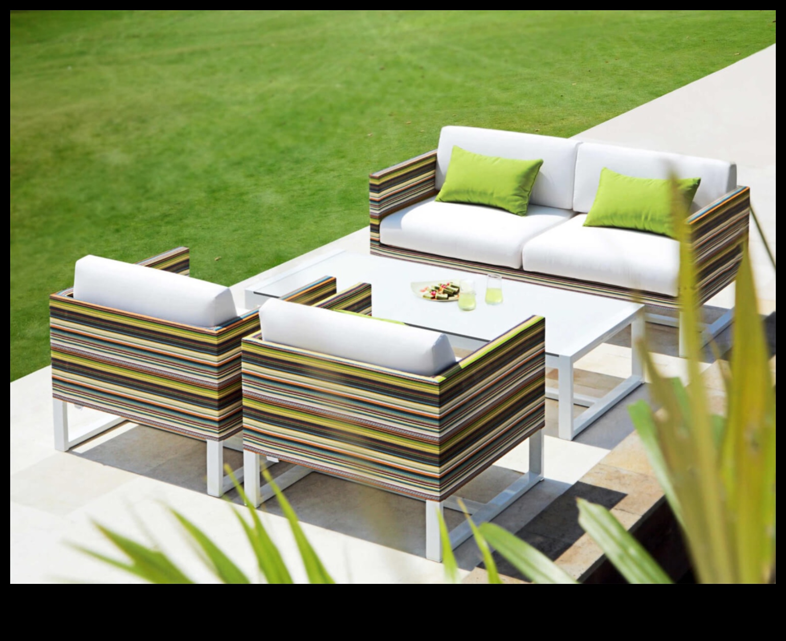 كيفية إضافة مجموعة من الألوان إلى ديكور الفناء الخارجي بأفكار انتقائية؟